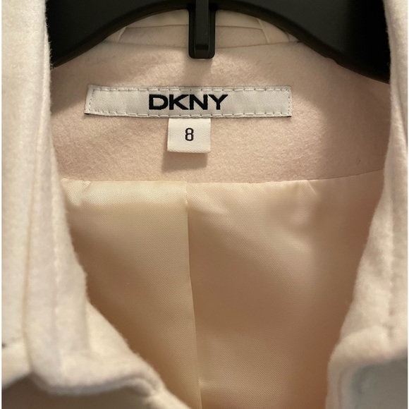 BNWT Size 8 DKNY coat. Never worn.Has been kept in a protective bag. - Picture 3 of 8